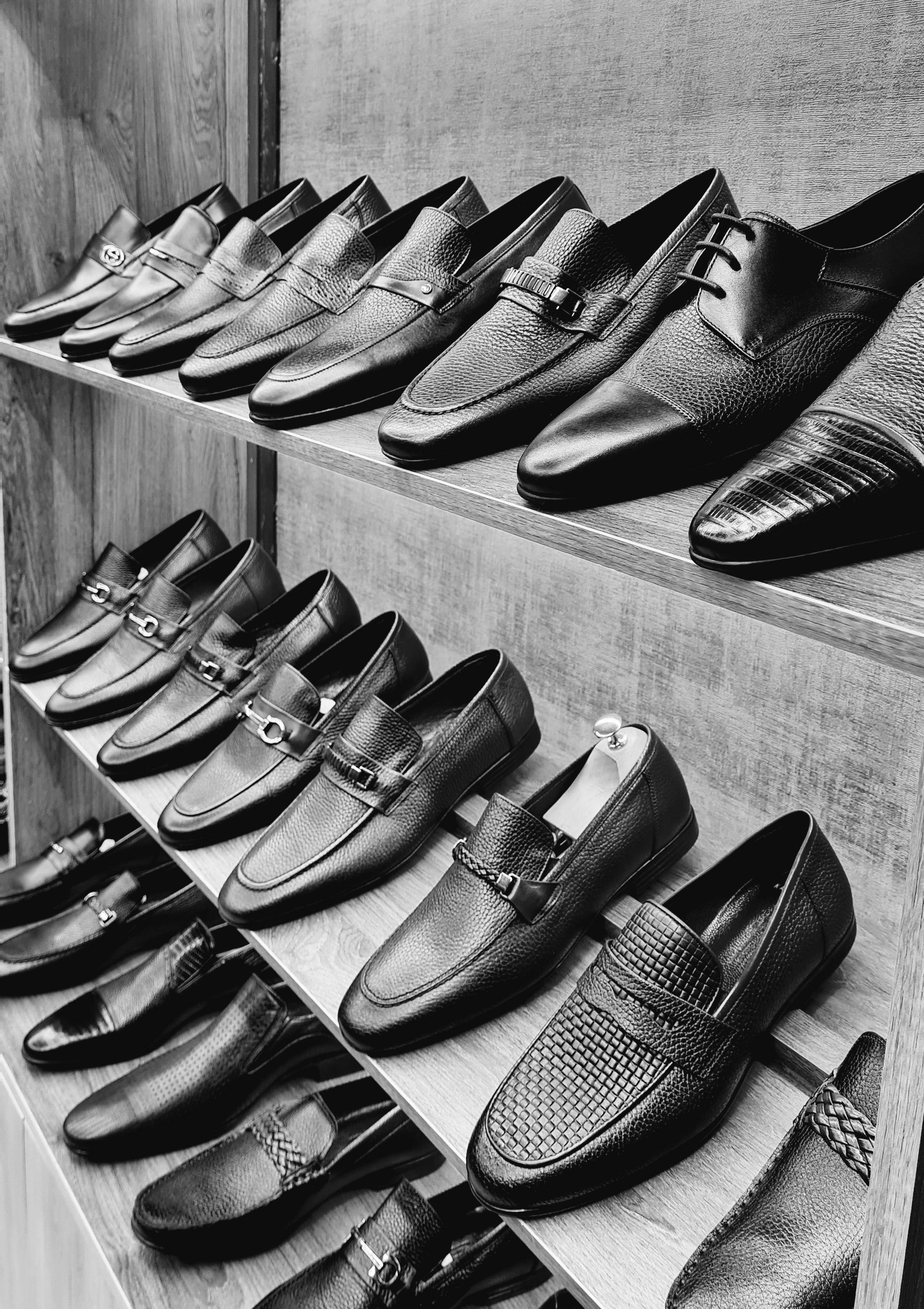 The Gentleman’s Guide to Loafers – Timeless Style, Modern Confidence