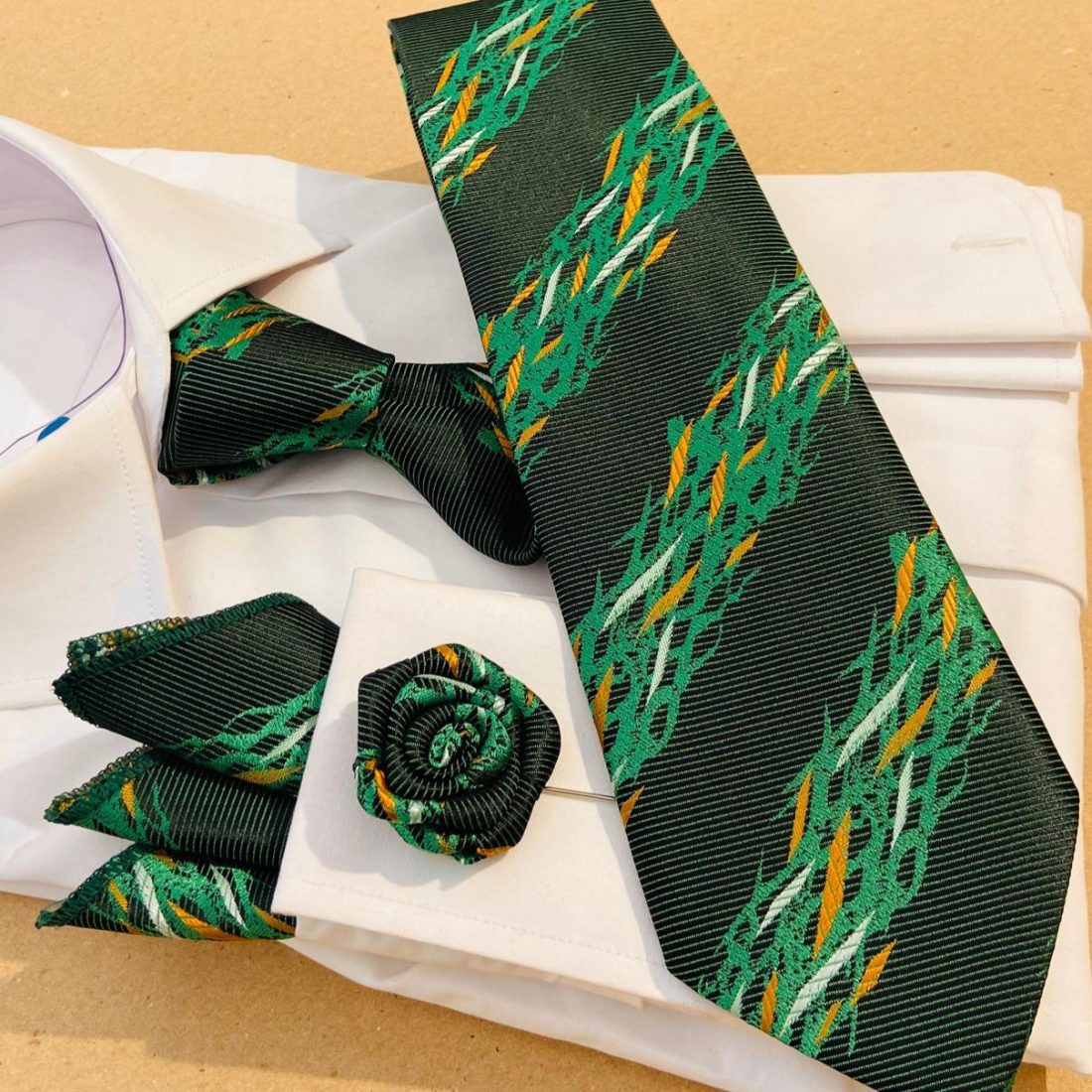 Infynite Green & Gold Pattern Necktie Set