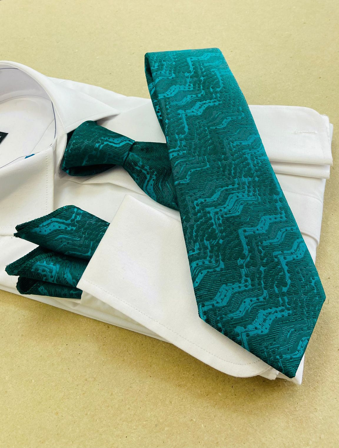 Emerald green patterned men’s necktie set with pocket square and cufflinks – Infynite Fashions Nairobi

